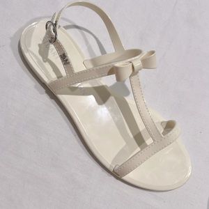 Stuart Weizmann Mellie Bow Jellie Sandal Size 10